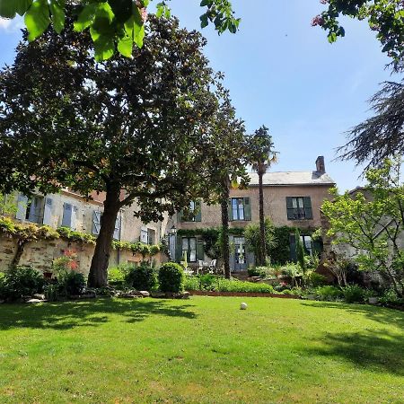 モンテギュ Les Cedres Bed & Breakfast エクステリア 写真