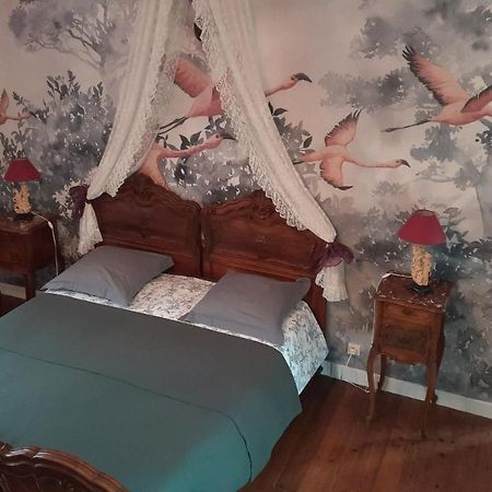 モンテギュ Les Cedres Bed & Breakfast エクステリア 写真