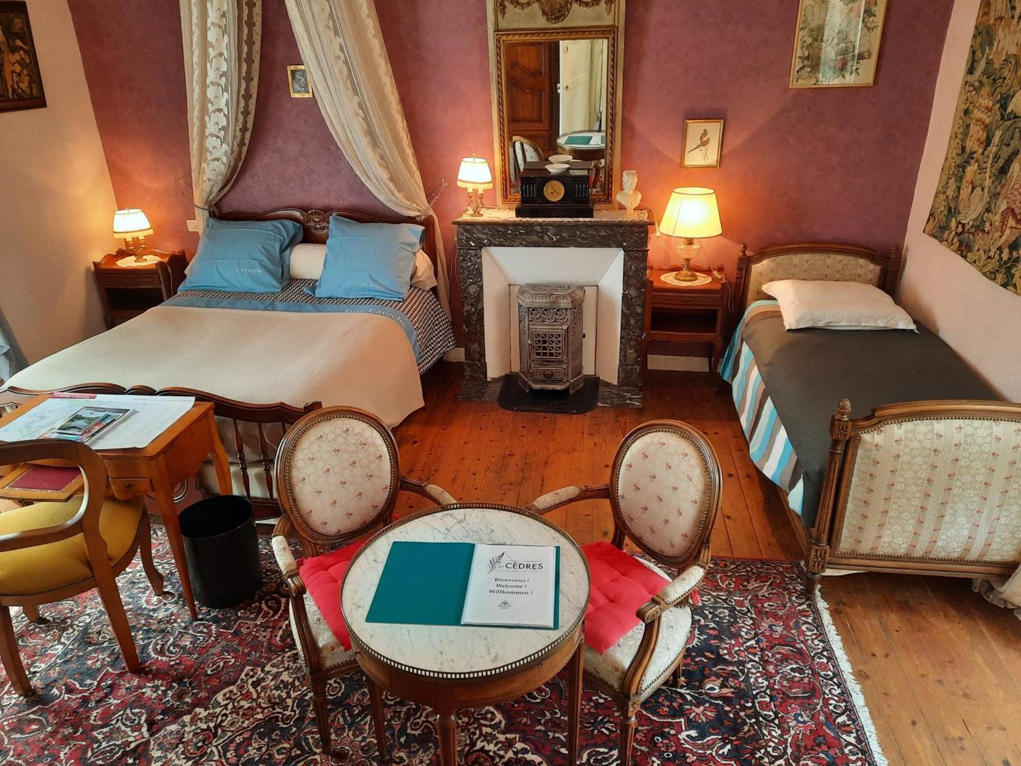 モンテギュ Les Cedres Bed & Breakfast 部屋 写真